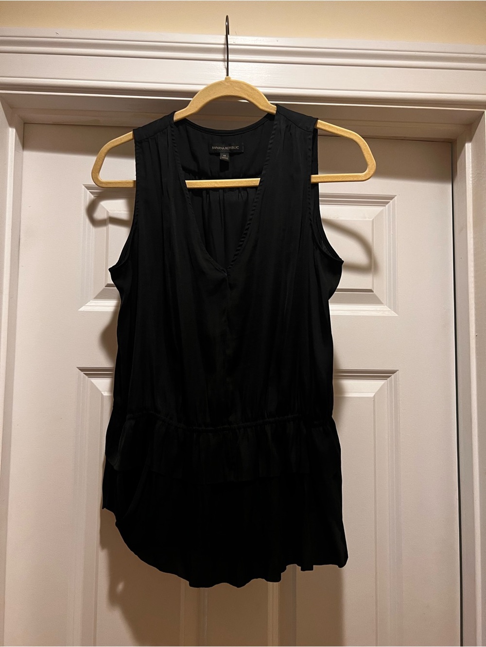 Banana Republic Black Sleeveless V-Neck Peplum Top
